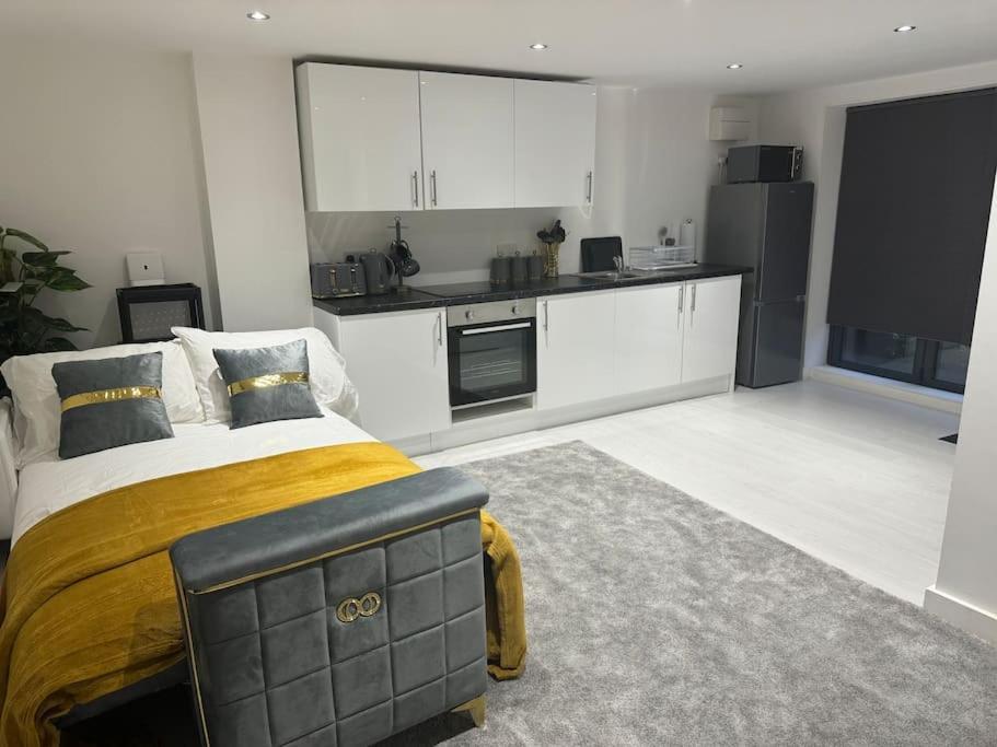 Perfect 1 Bed Apartment Sleeps 5 1 Kingsize Bed 1 Double Sofabed One Single Mattress Free Parking Wifi Good Transport Network Shopping Holiday Makers Families Contractors In North London Enfield Exteriér fotografie