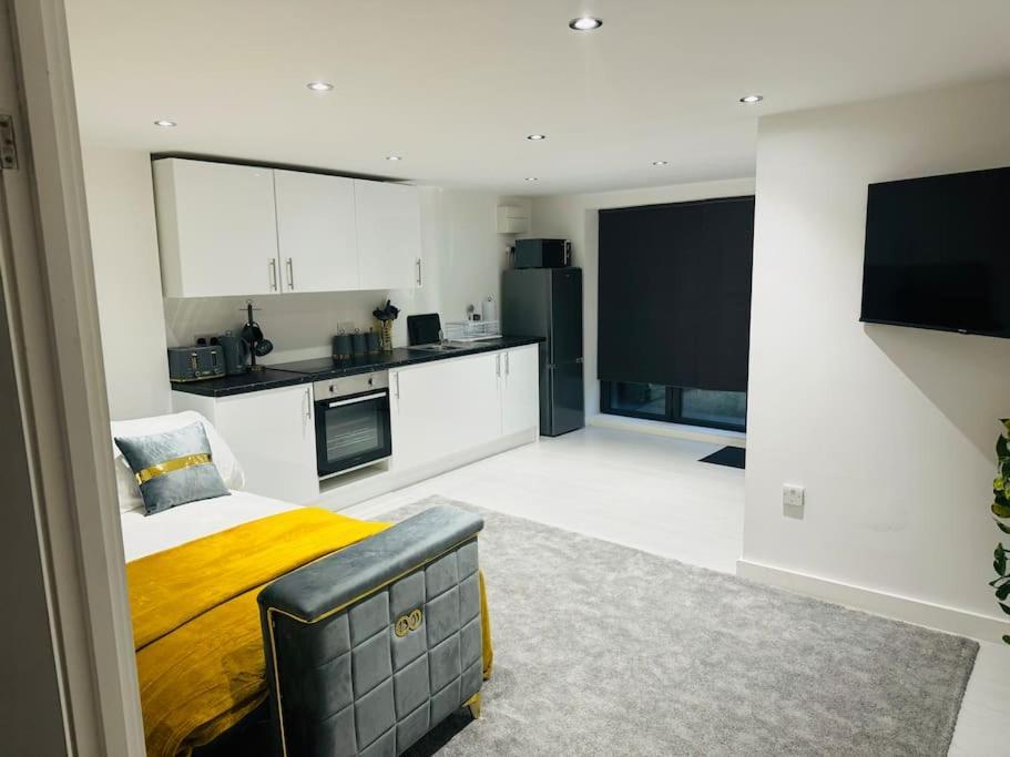 Perfect 1 Bed Apartment Sleeps 5 1 Kingsize Bed 1 Double Sofabed One Single Mattress Free Parking Wifi Good Transport Network Shopping Holiday Makers Families Contractors In North London Enfield Exteriér fotografie