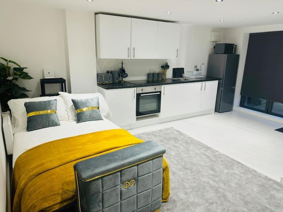Perfect 1 Bed Apartment Sleeps 5 1 Kingsize Bed 1 Double Sofabed One Single Mattress Free Parking Wifi Good Transport Network Shopping Holiday Makers Families Contractors In North London Enfield Exteriér fotografie
